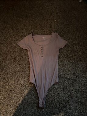 Hollister Ribbed Henley Bodysuit in Mauve